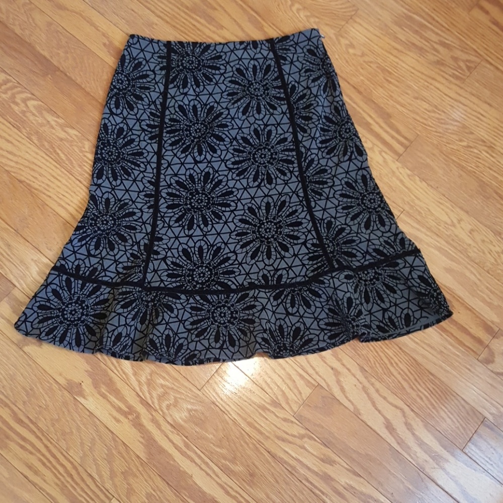 East 5th Black and Gray Flare Skirt - Size 12